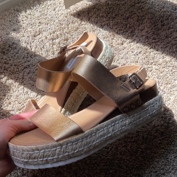 Sandals - Picture 4 of 5